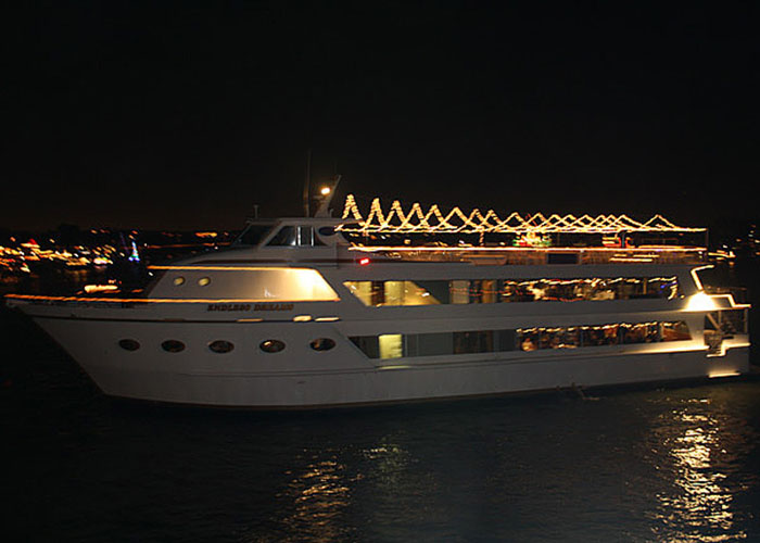 yacht dinner cruise newport beach